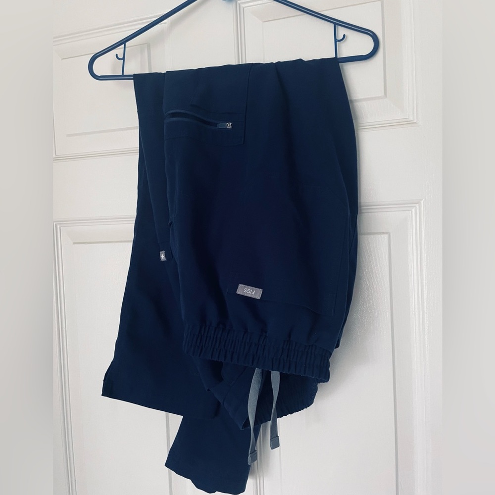 Figs scrubs Top + Bottom set. Navy Blue. Size L.